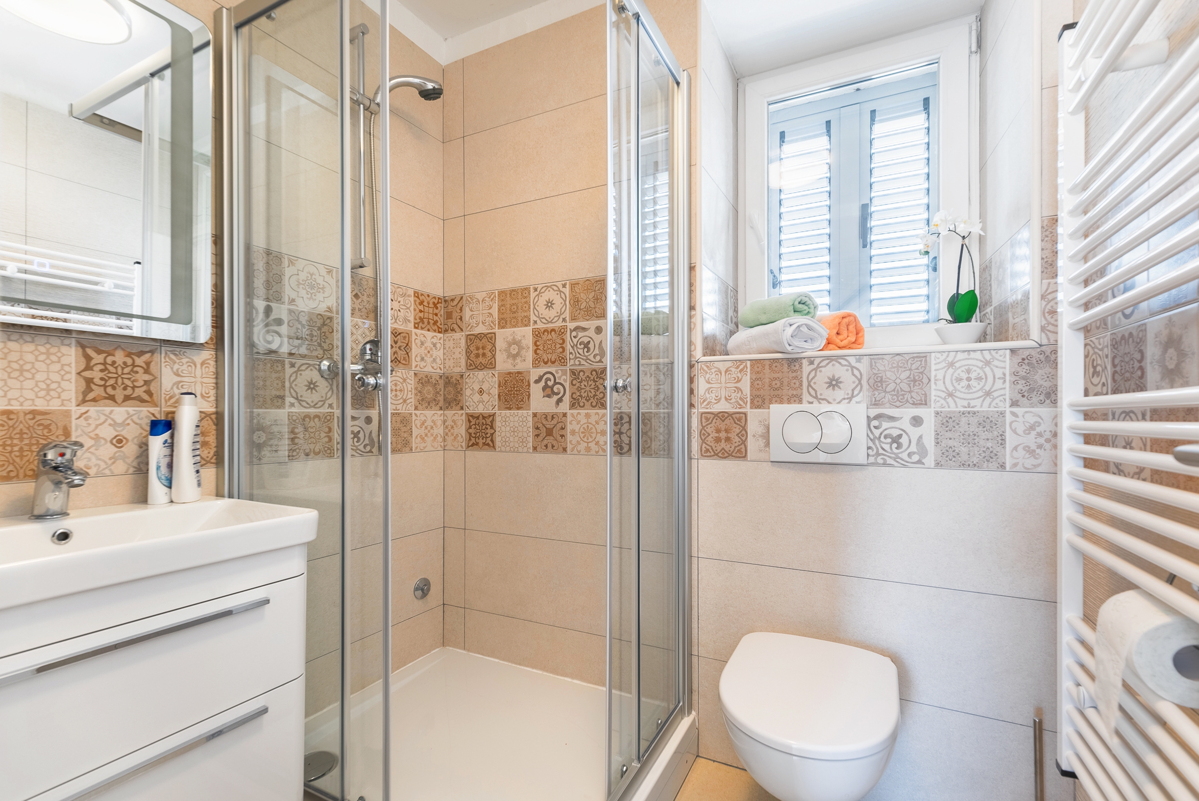 Three bedroom house with balcony and sea view Škrip, Brač  K