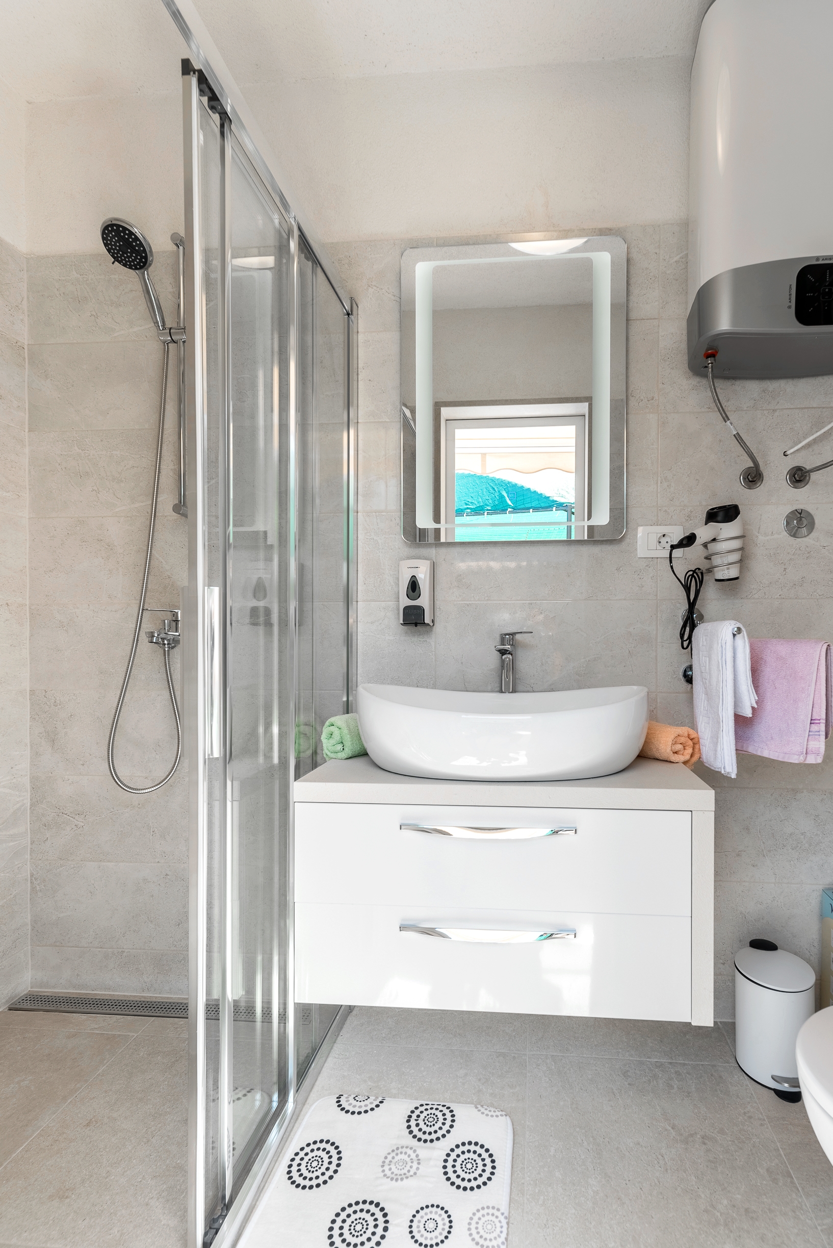 Three bedroom house with balcony and sea view Škrip, Brač  K