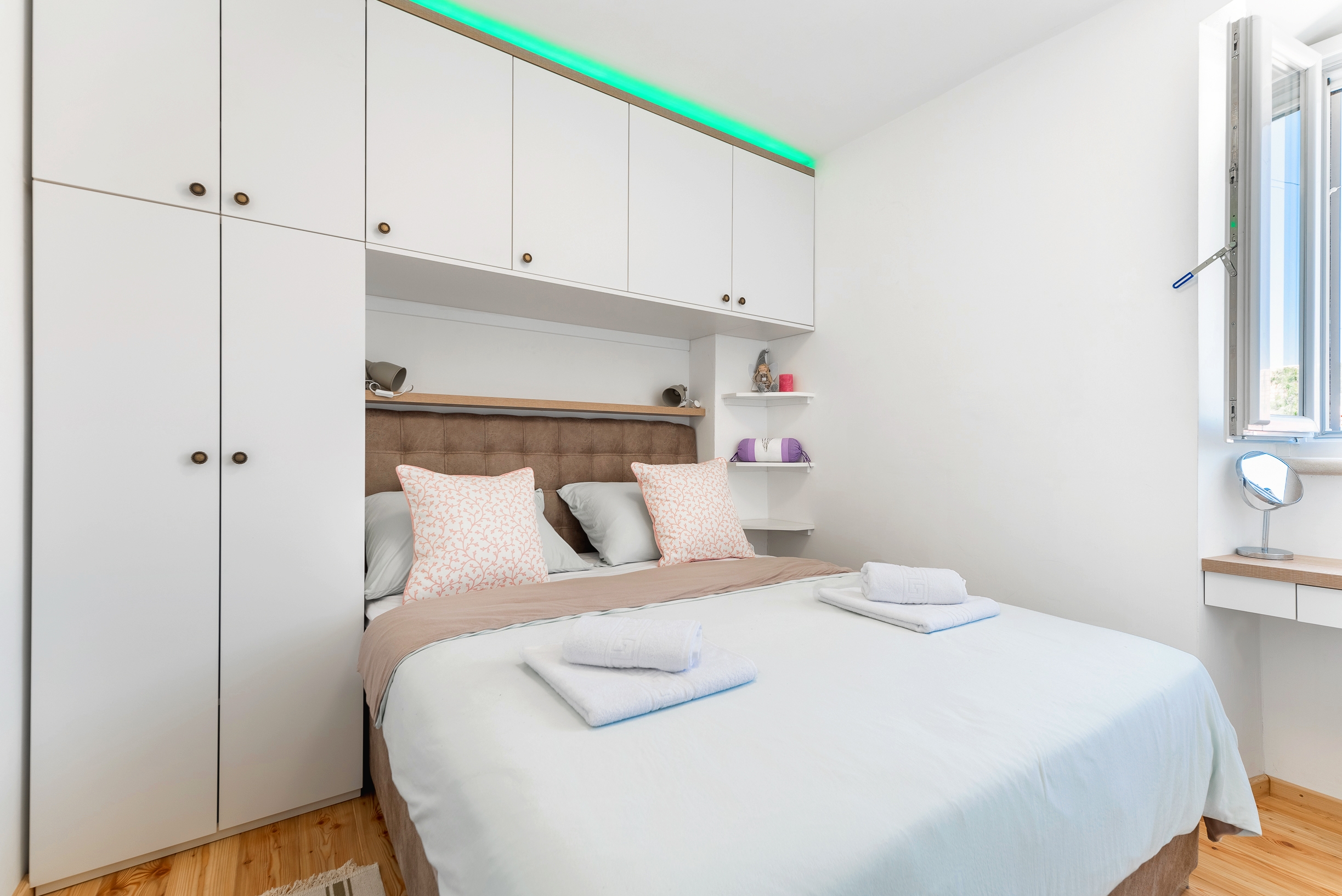 Three bedroom house with balcony and sea view Škrip, Brač  K