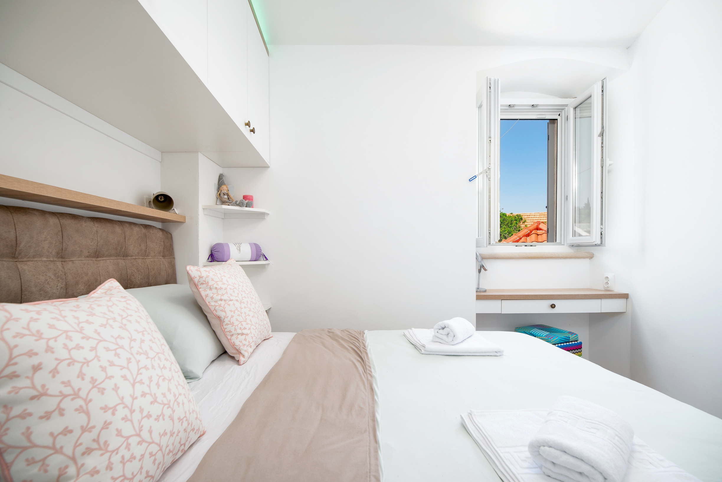 Three bedroom house with balcony and sea view Škrip, Brač  K