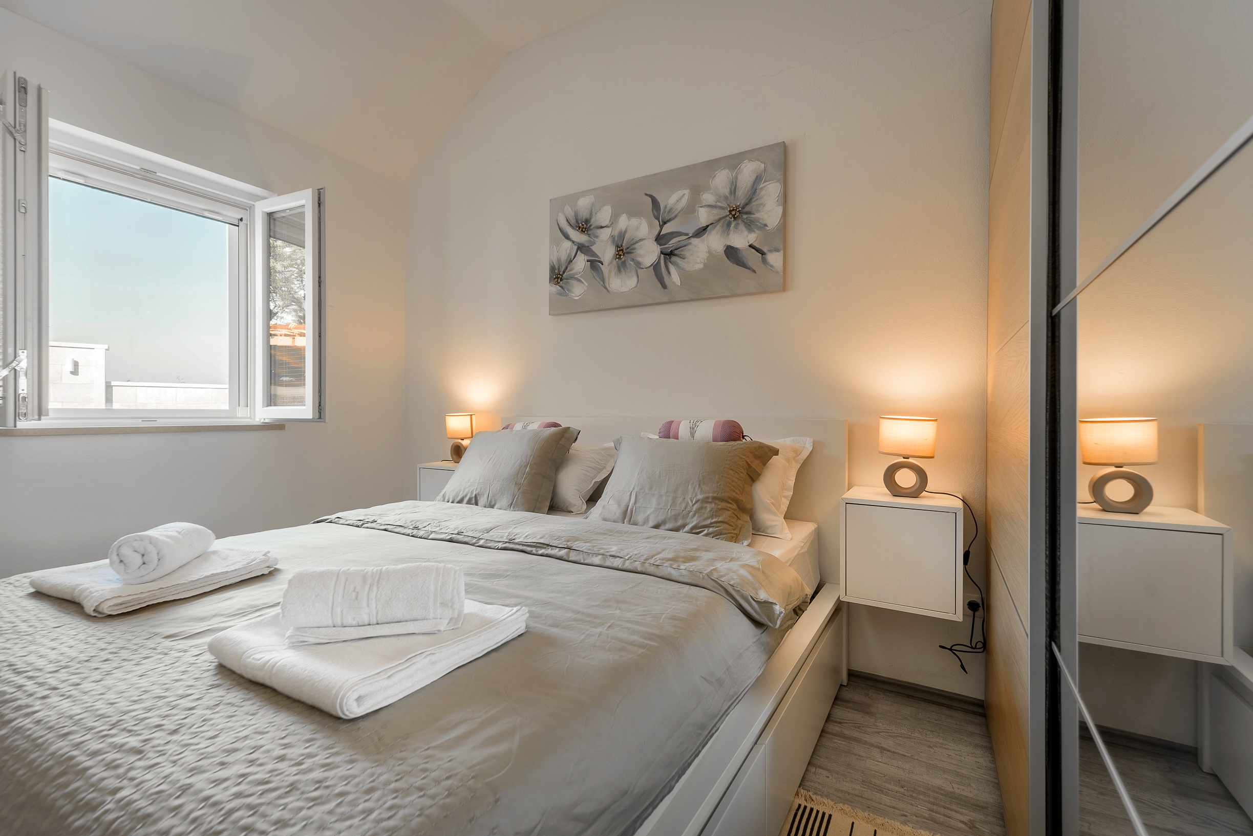 Three bedroom house with balcony and sea view Škrip, Brač  K