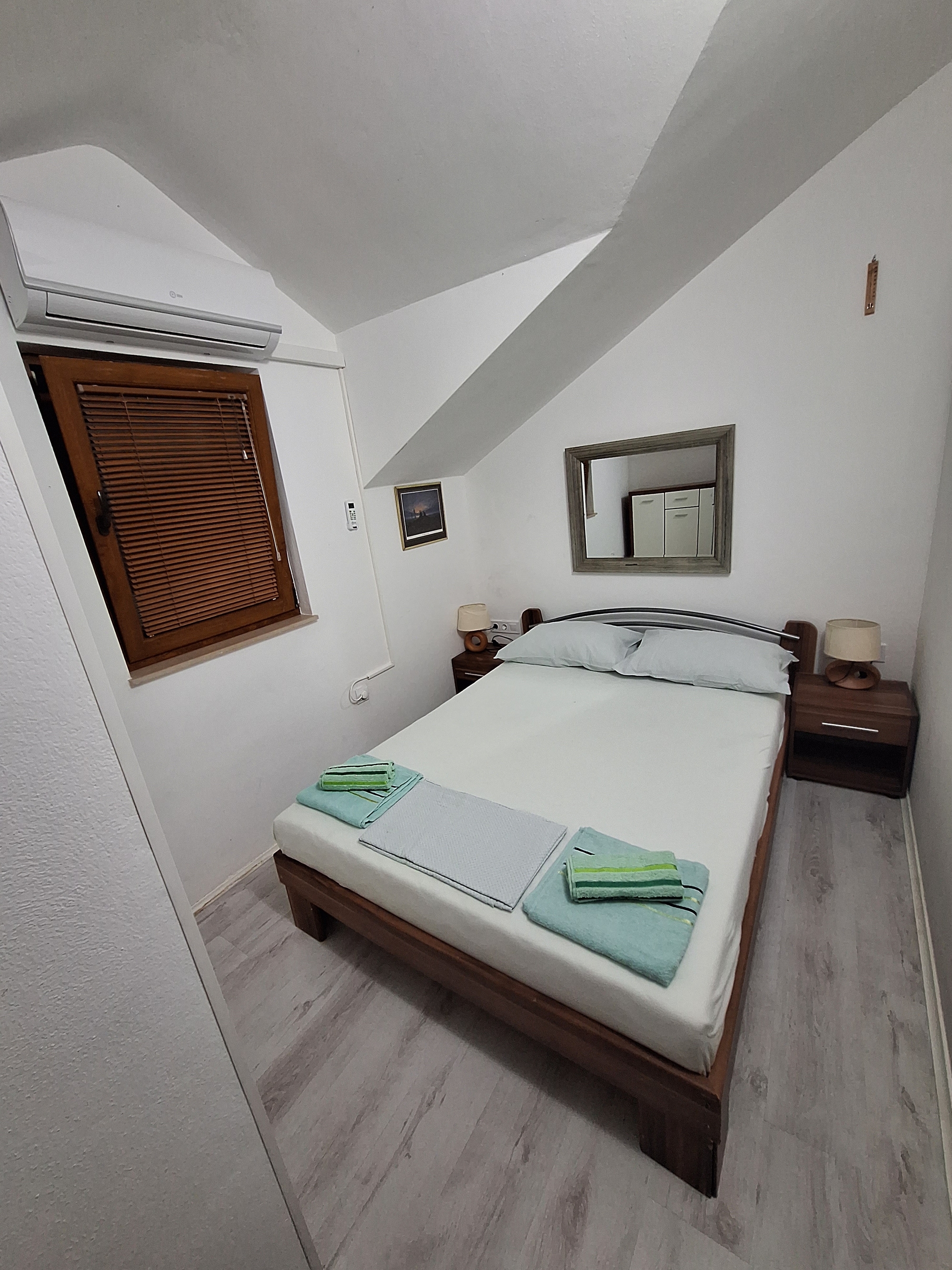 Four bedroom house with terrace Škrip, Brač  K