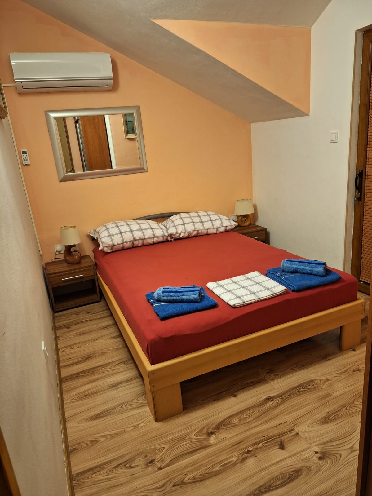 Four bedroom house with terrace Škrip, Brač  K