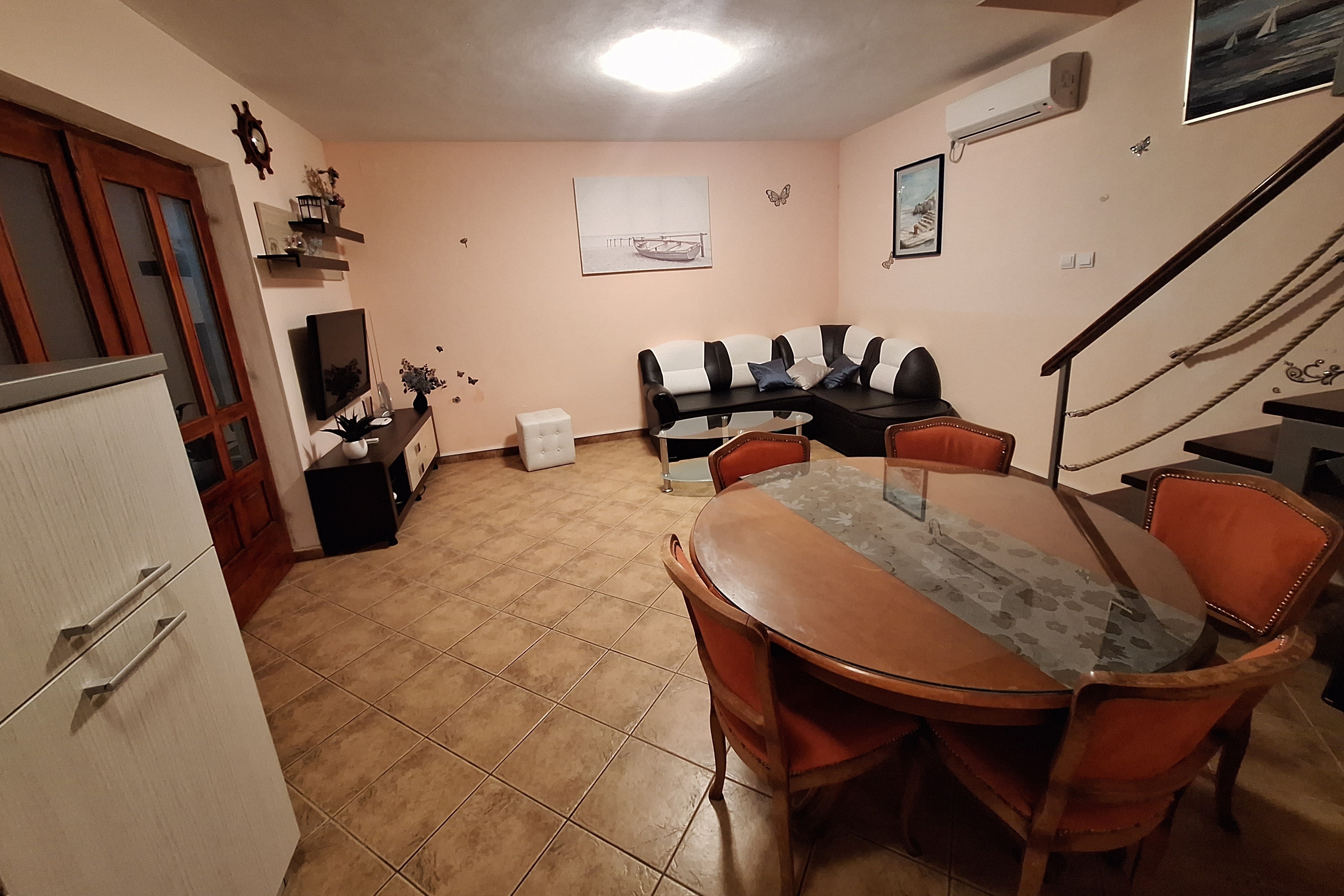 Four-bedroom house with terrace Škrip, Brač (K-17350)