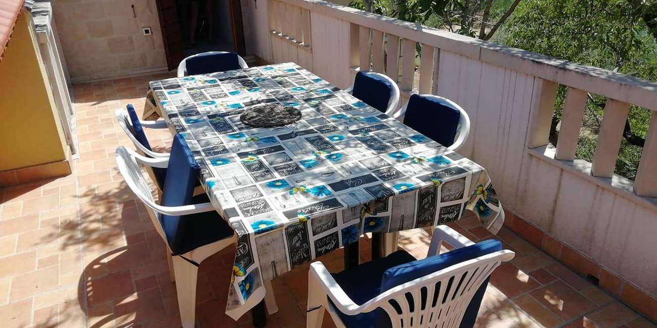 Four bedroom house with terrace Škrip, Brač  K