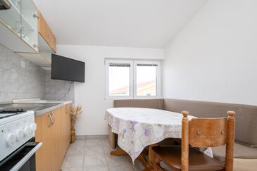 Tkon, Jídelna v ubytování typu apartment, s klimatizací a WiFi.