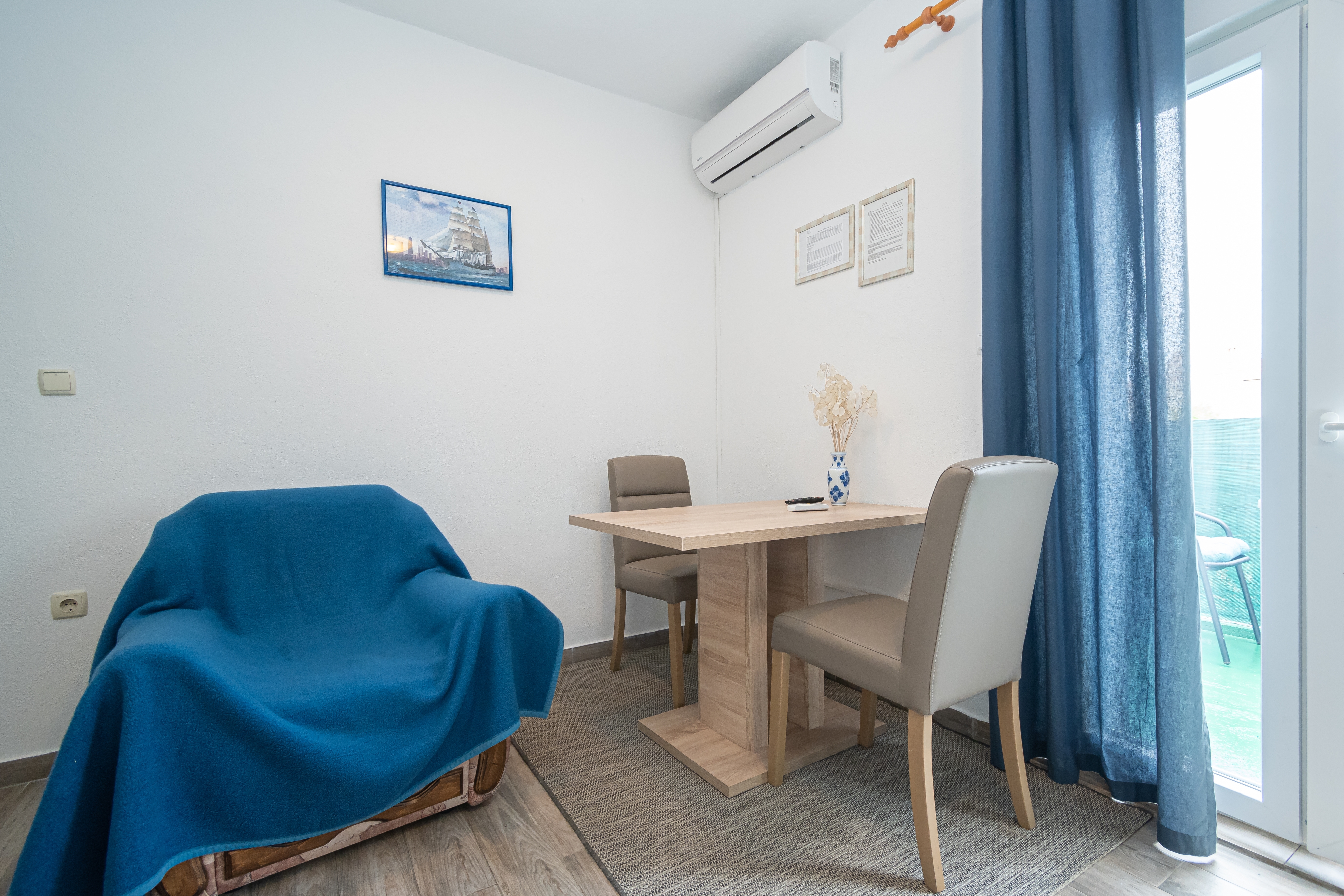 One bedroom apartment with terrace and sea view Tkon, Pašman (A-17360-c) One bedroom apartment with terrace and sea view Tkon, Pašman (A-17360-c)