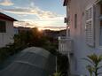 Tkon, Balkon - Ausblick in folgender Unterkunftsart studio-apartment, WiFi.