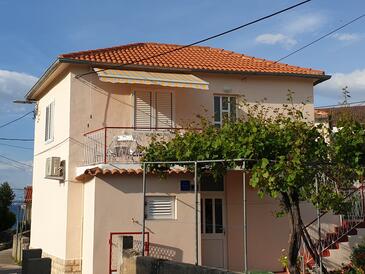 Lukoran, Ugljan, Hébergement 17391 - Appartement à proximité de la mer avec une plage de galets.