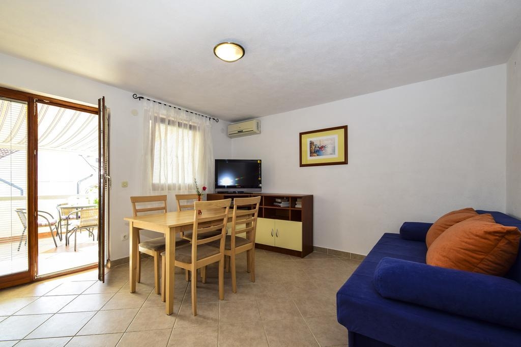 One bedroom apartment with terrace Drage, Biograd (A-17392-b) One bedroom apartment with terrace Drage, Biograd (A-17392-b)