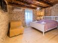 Ložnice 2 Risika, Ložnice 2 v ubytování typu house, s klimatizací, domácí mazlíčci povoleni a WiFi.