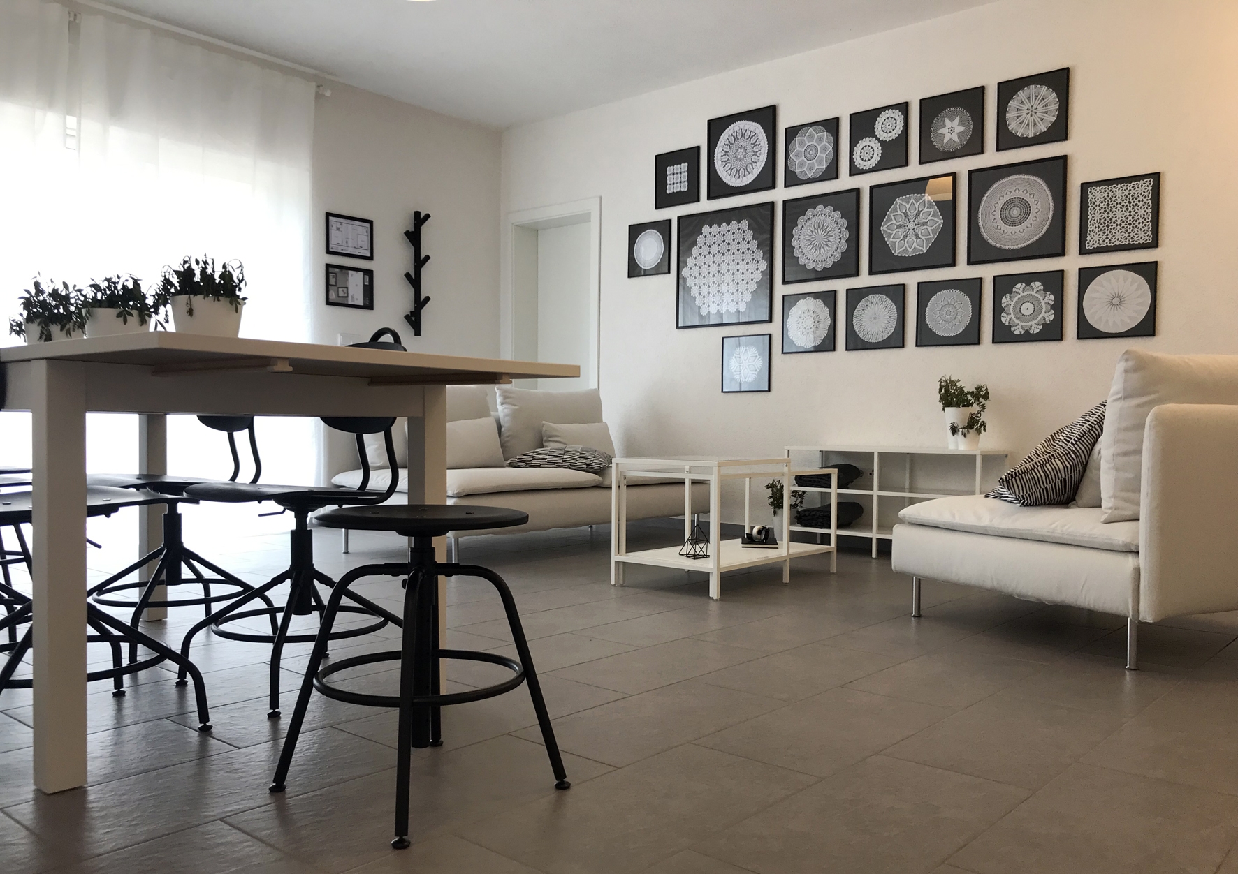 Two bedroom apartment with terrace Cove Milna (Zastražišće), Hvar (A-17417-a)