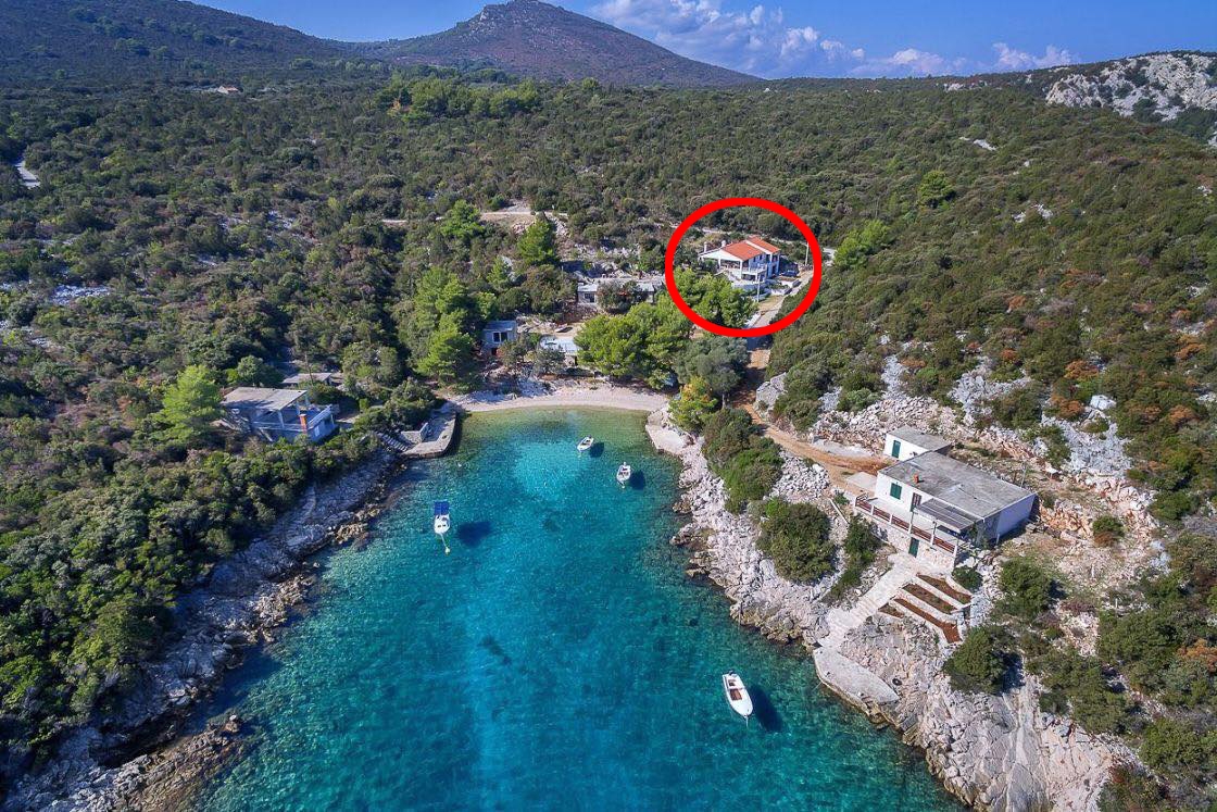Two bedroom apartment with terrace Cove Milna (Zastražišće), Hvar (A-17417-a)