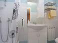 Salle de bain Grabovac, Salle de bain dans l’hébergement en type room, animaux acceptés et WiFi.