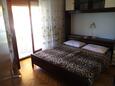 Спальня 1 Lopar, Спальня 1 в размещении типа apartment, WiFi.