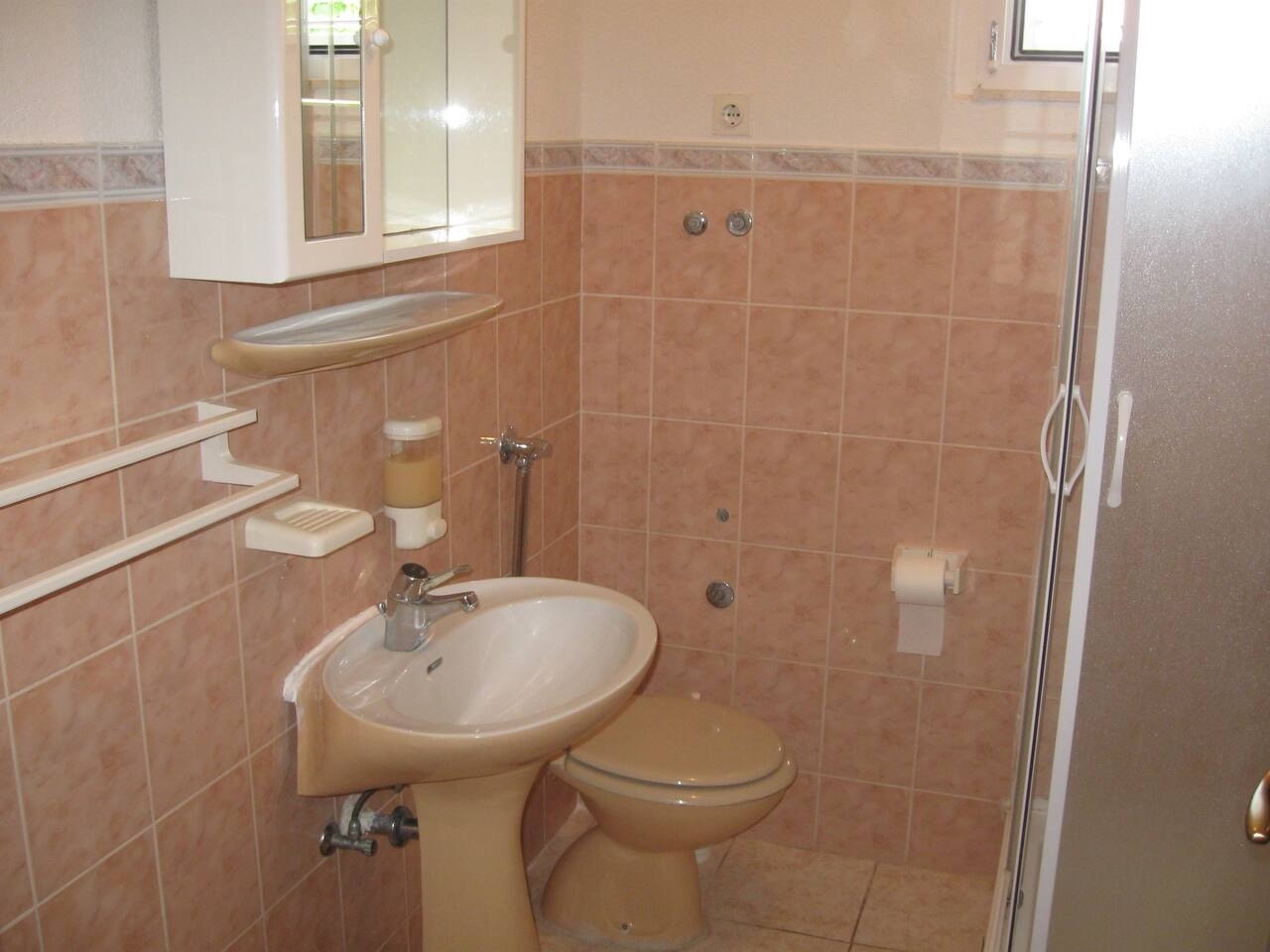 Two bedroom apartment with terrace and sea view Slatine, Čiovo  A-a