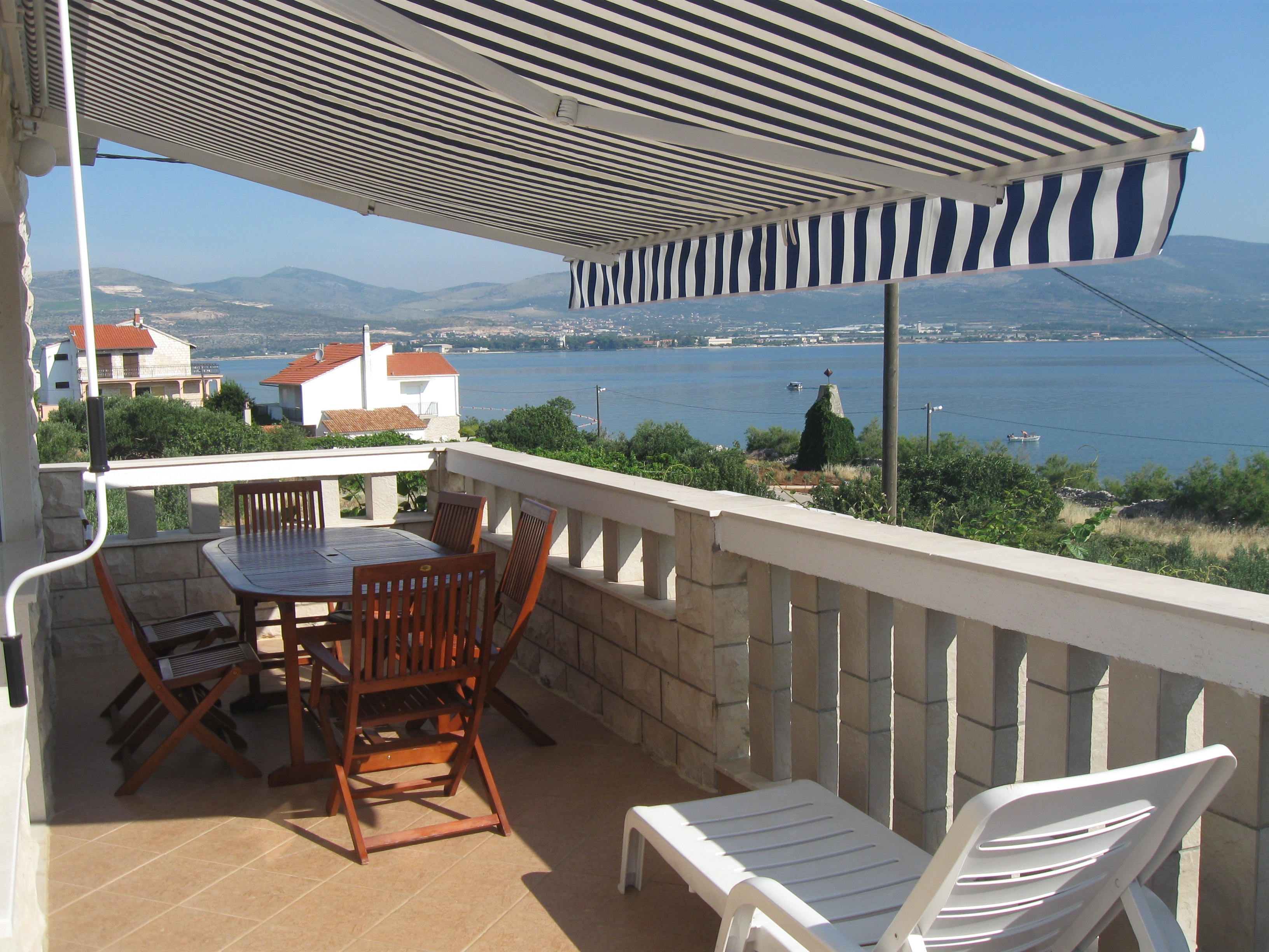 Two bedroom apartment with terrace and sea view Slatine, Čiovo (A-17456-a) Two bedroom apartment with terrace and sea view Slatine, Čiovo (A-17456-a)