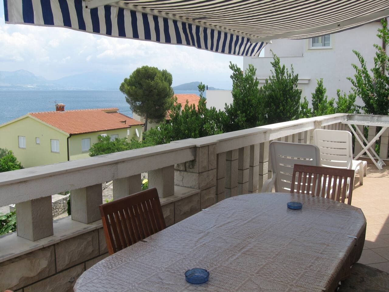 Two bedroom apartment with terrace and sea view Slatine, Čiovo  A-a