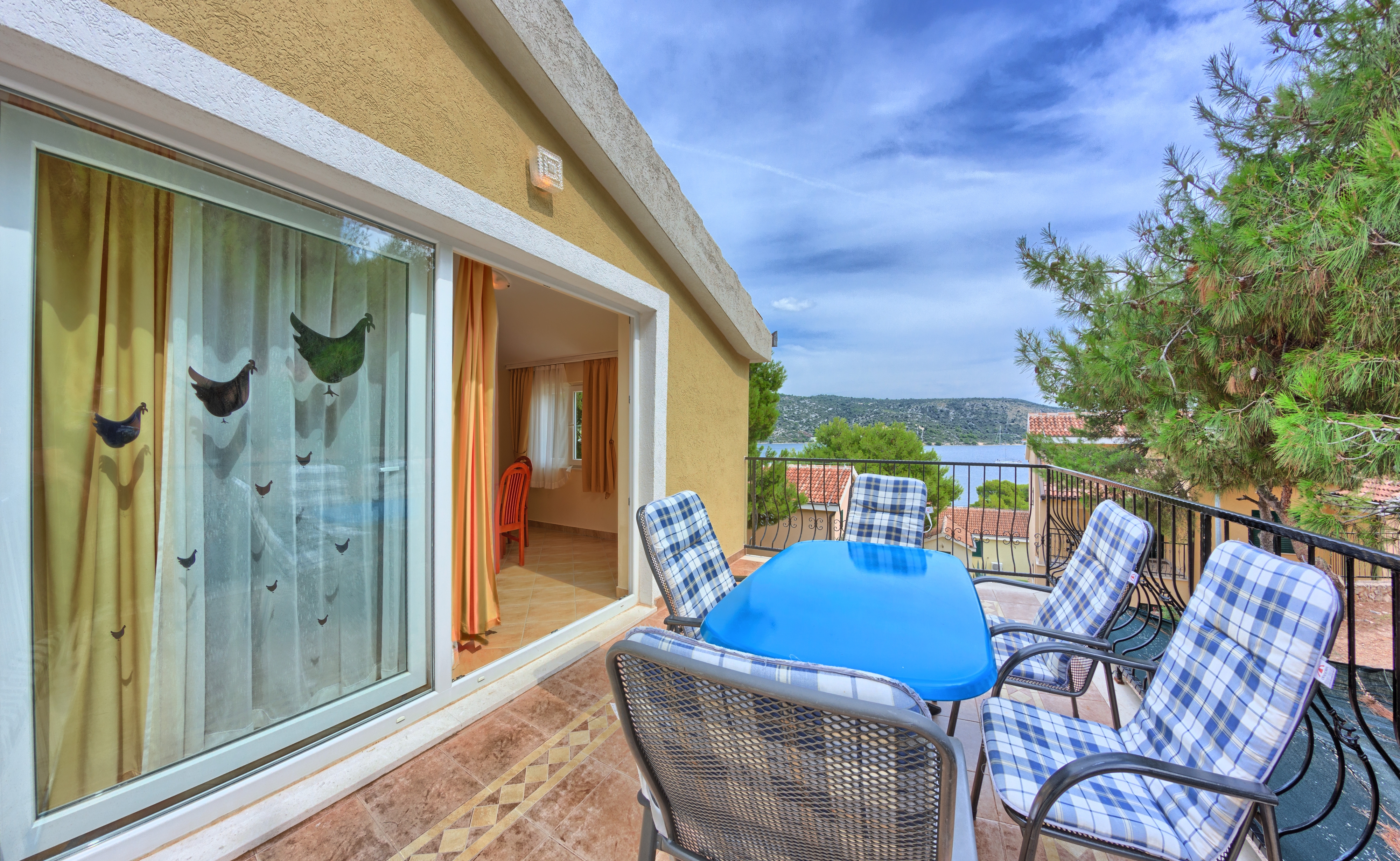 Three bedroom apartment near beach Rogoznica (A-17458-a) Three bedroom apartment near beach Rogoznica (A-17458-a)