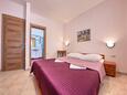Ložnice 1 Rogoznica, Ložnice 1 v ubytování typu apartment, domácí mazlíčci povoleni a WiFi.