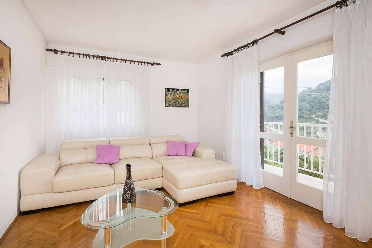 Two bedroom apartment with balcony and sea view Povlja, Brač (A-17472-a) Two bedroom apartment with balcony and sea view Povlja, Brač (A-17472-a)