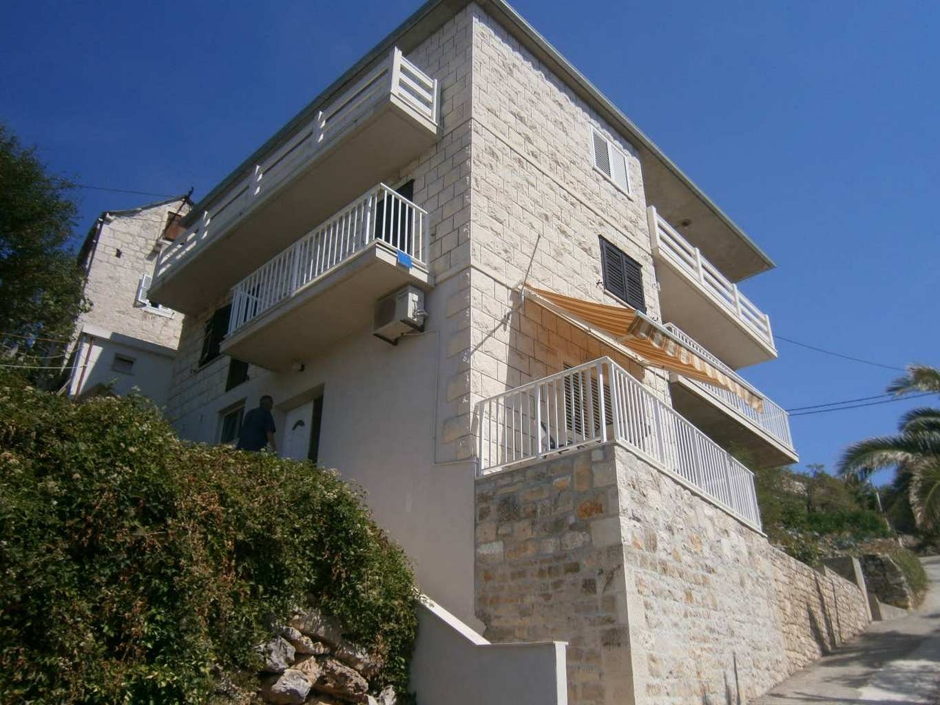 Two bedroom apartment with balcony and sea view Povlja, Brač (A-17472-a) Two bedroom apartment with balcony and sea view Povlja, Brač (A-17472-a)