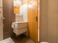 Koupelna Vrsar, Koupelna v ubytování typu studio-apartment, domácí mazlíčci povoleni a WiFi.