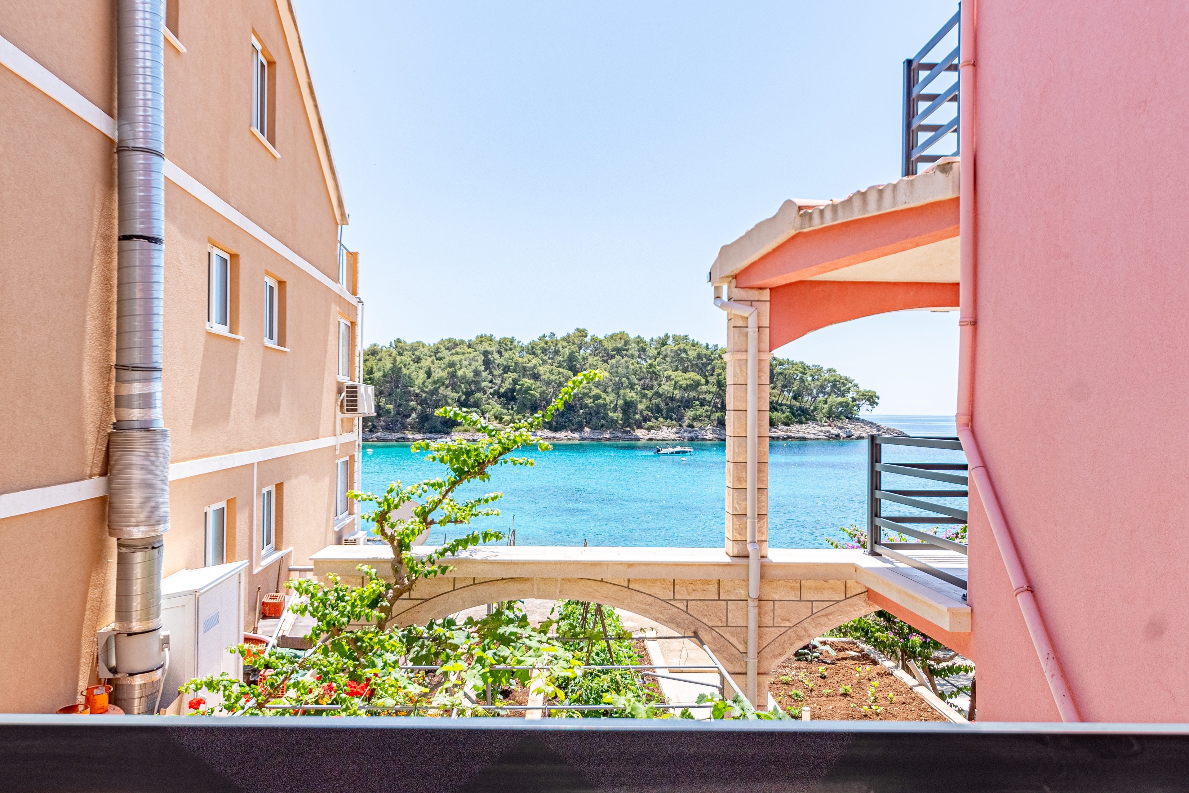 Two bedroom apartment near beach Prižba, Korčula  A-d