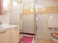 Grabovac, Baño in the studio-apartment, (pet friendly) y WiFi.