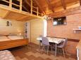 Salle à manger Grabovac, Salle à manger dans l’hébergement en type studio-apartment, climatisation disponible, animaux acceptés et WiFi.