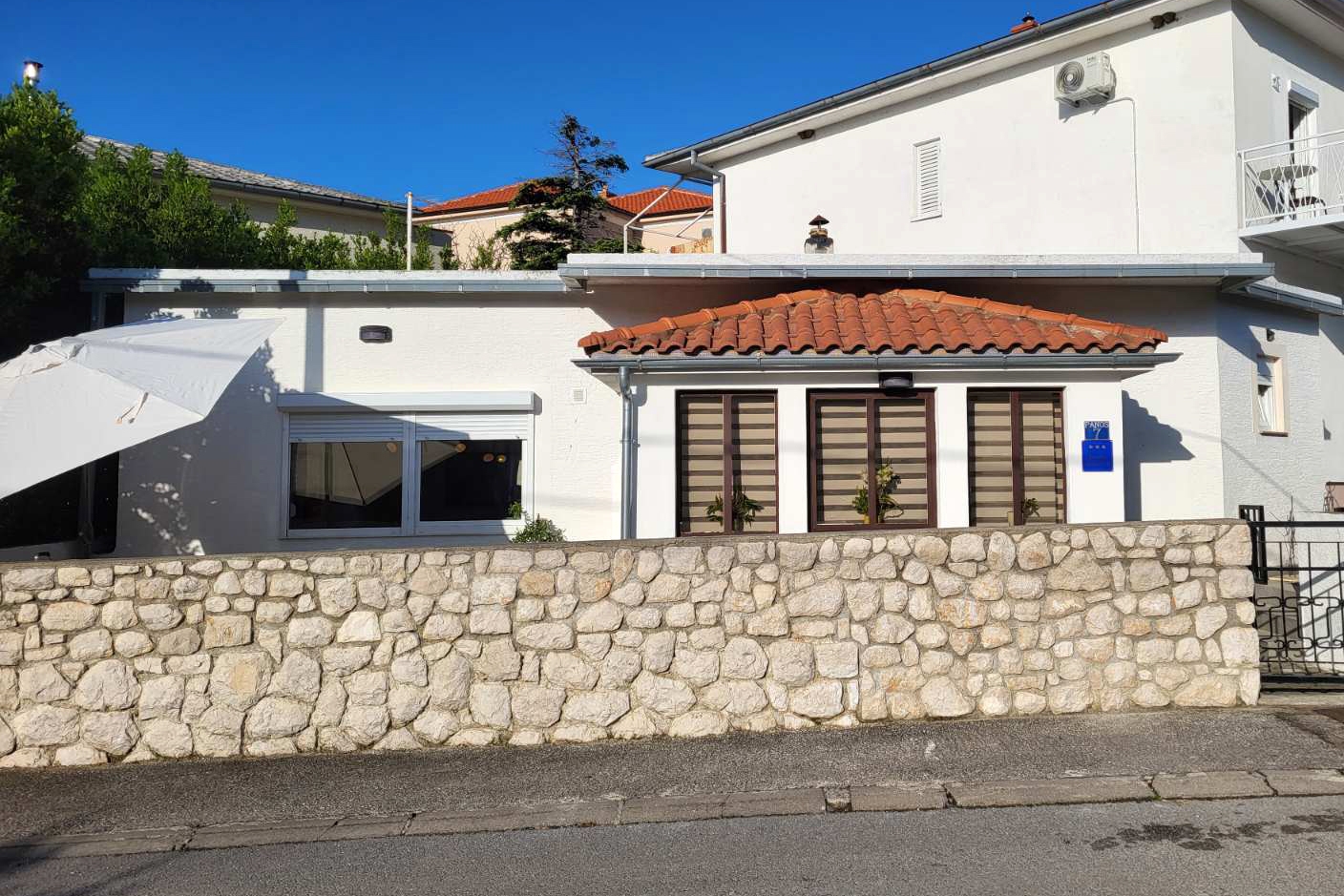 Jednosobna kuća s terasom Novi Vinodolski  K