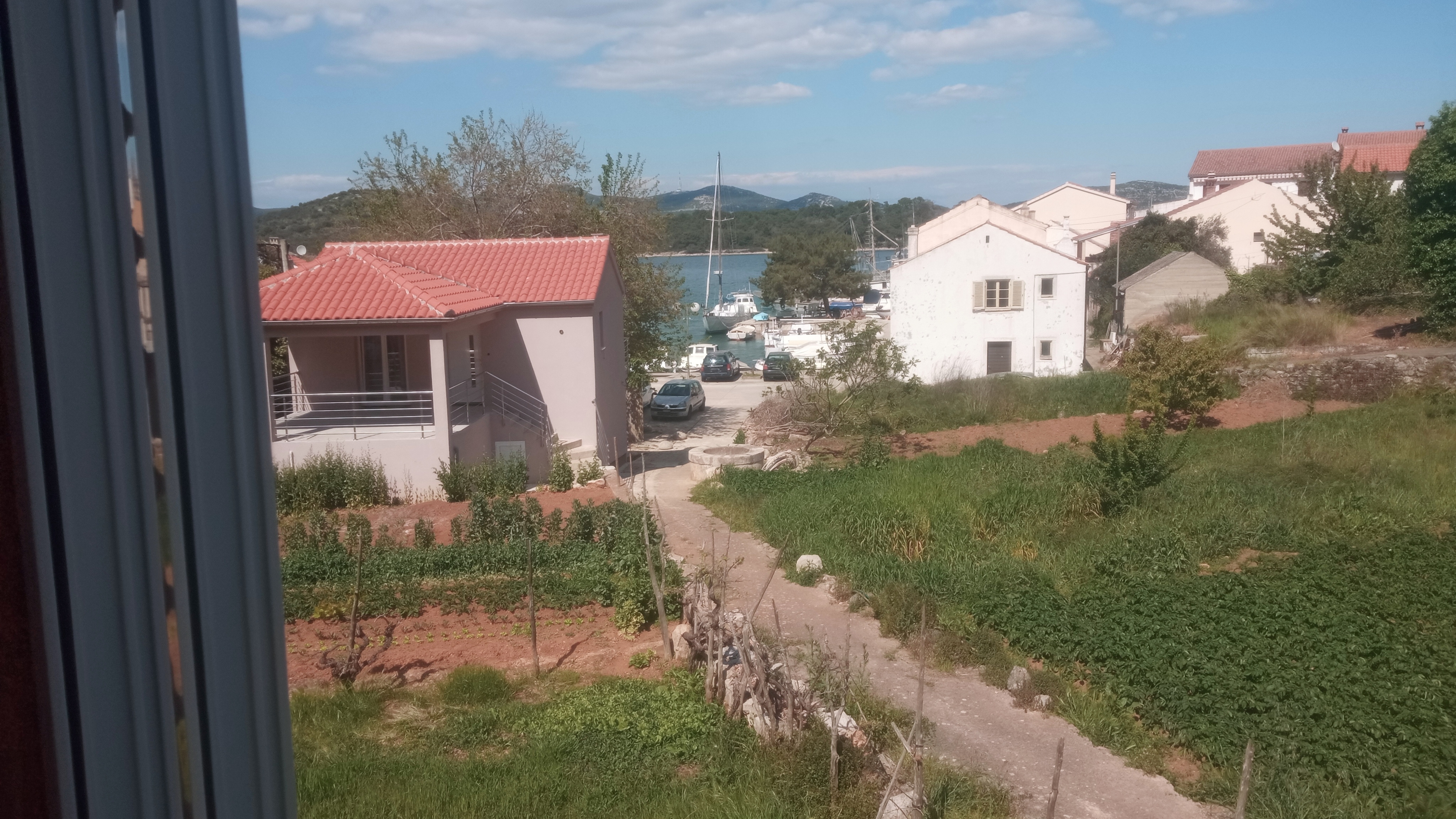 Three bedroom house with terrace and sea view Mali Iž, Iž  K