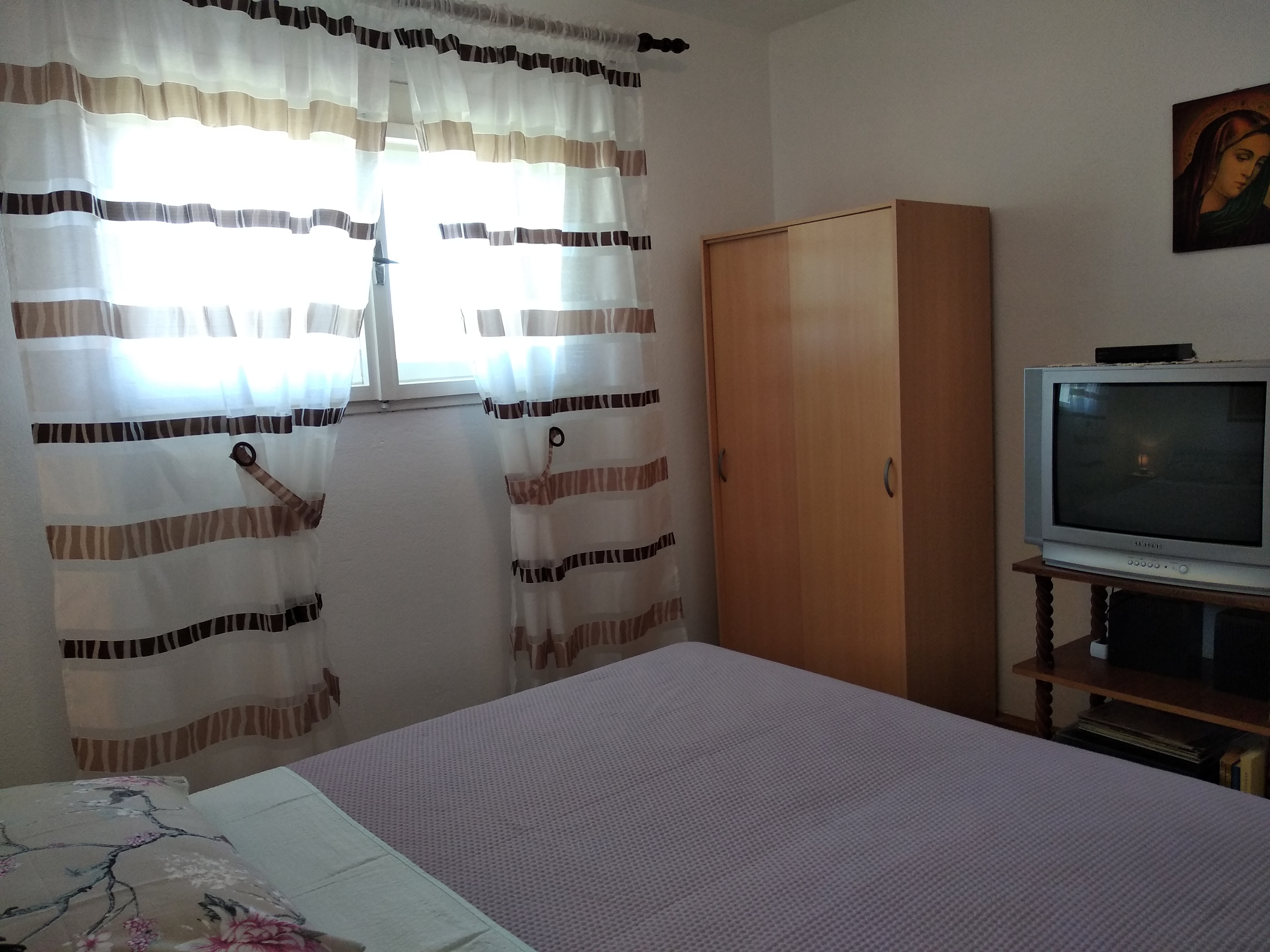 Three bedroom house with terrace and sea view Mali Iž, Iž  K