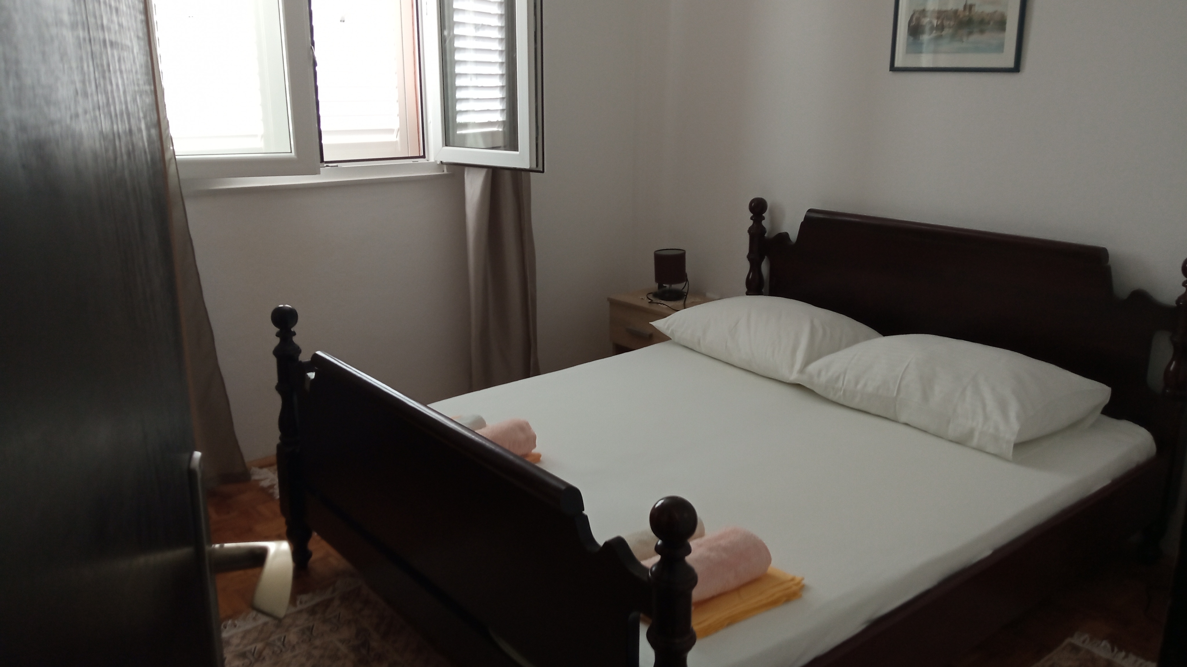 Three bedroom house with terrace and sea view Mali Iž, Iž  K