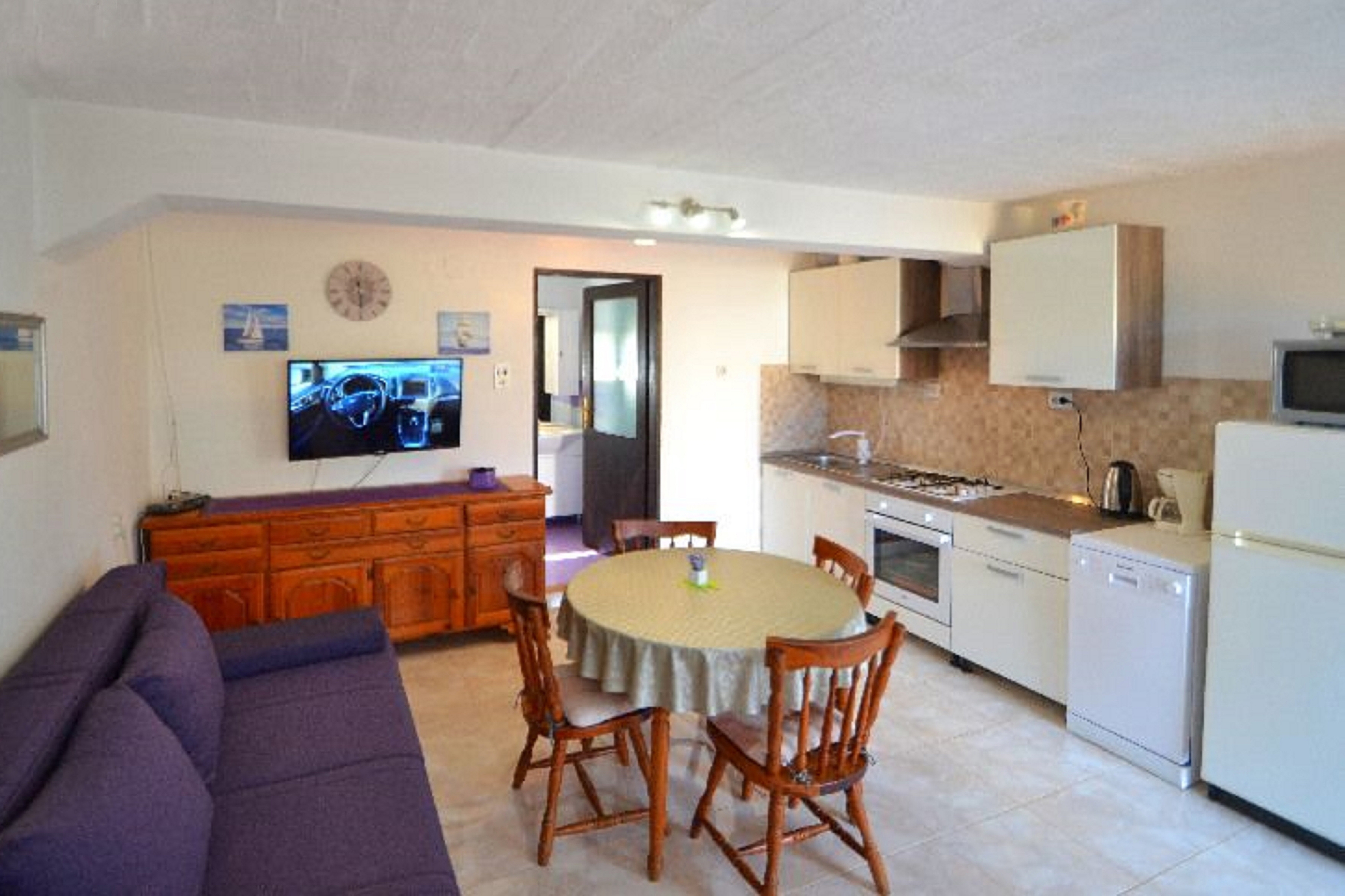 Three bedroom house with terrace and sea view Mali Iž, Iž  K