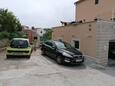 Parking lot Sutivan, Brač, Parking lot 17537 - Apartments with pebble beach.