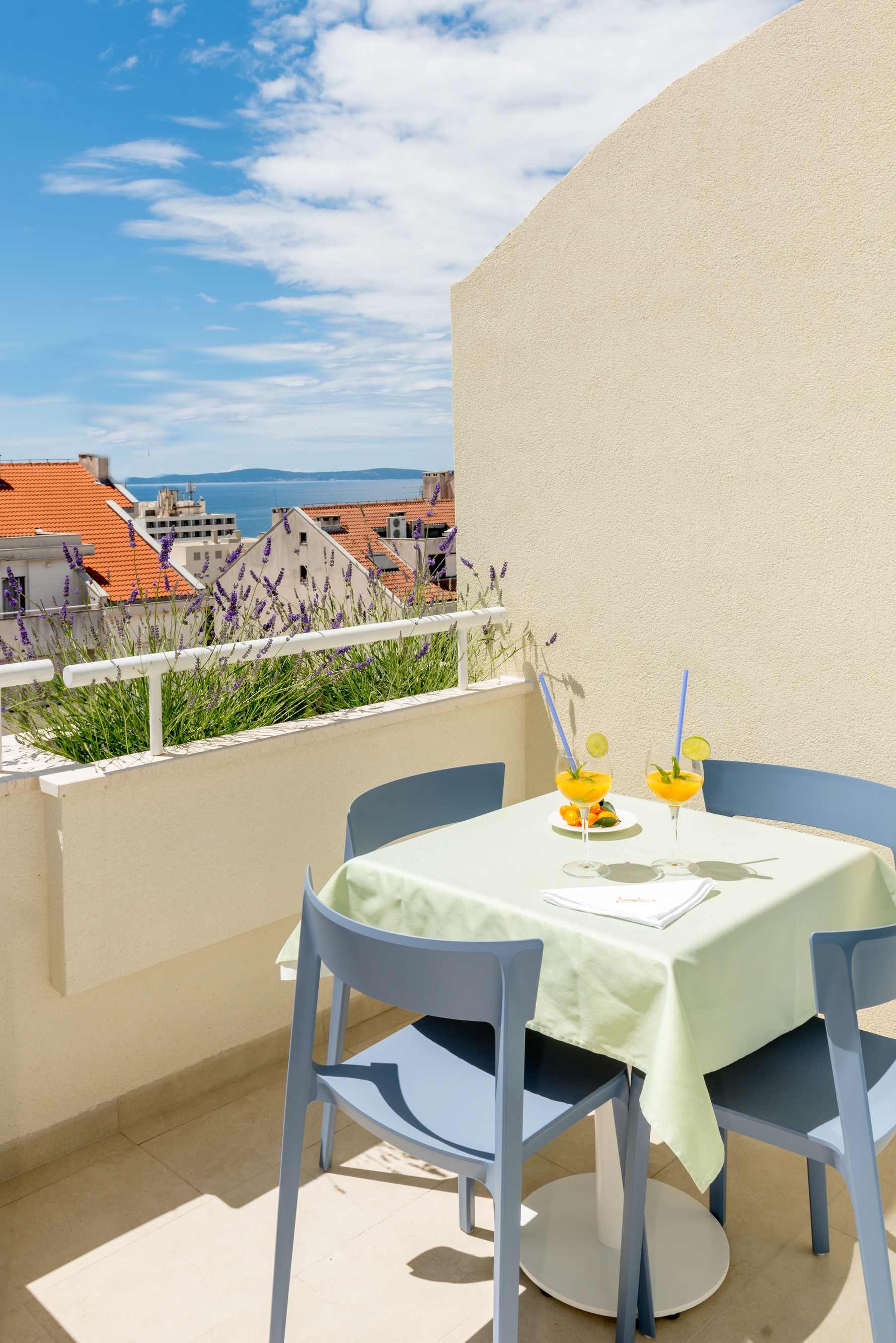 Three bedroom apartment with balcony and sea view Split  A-a