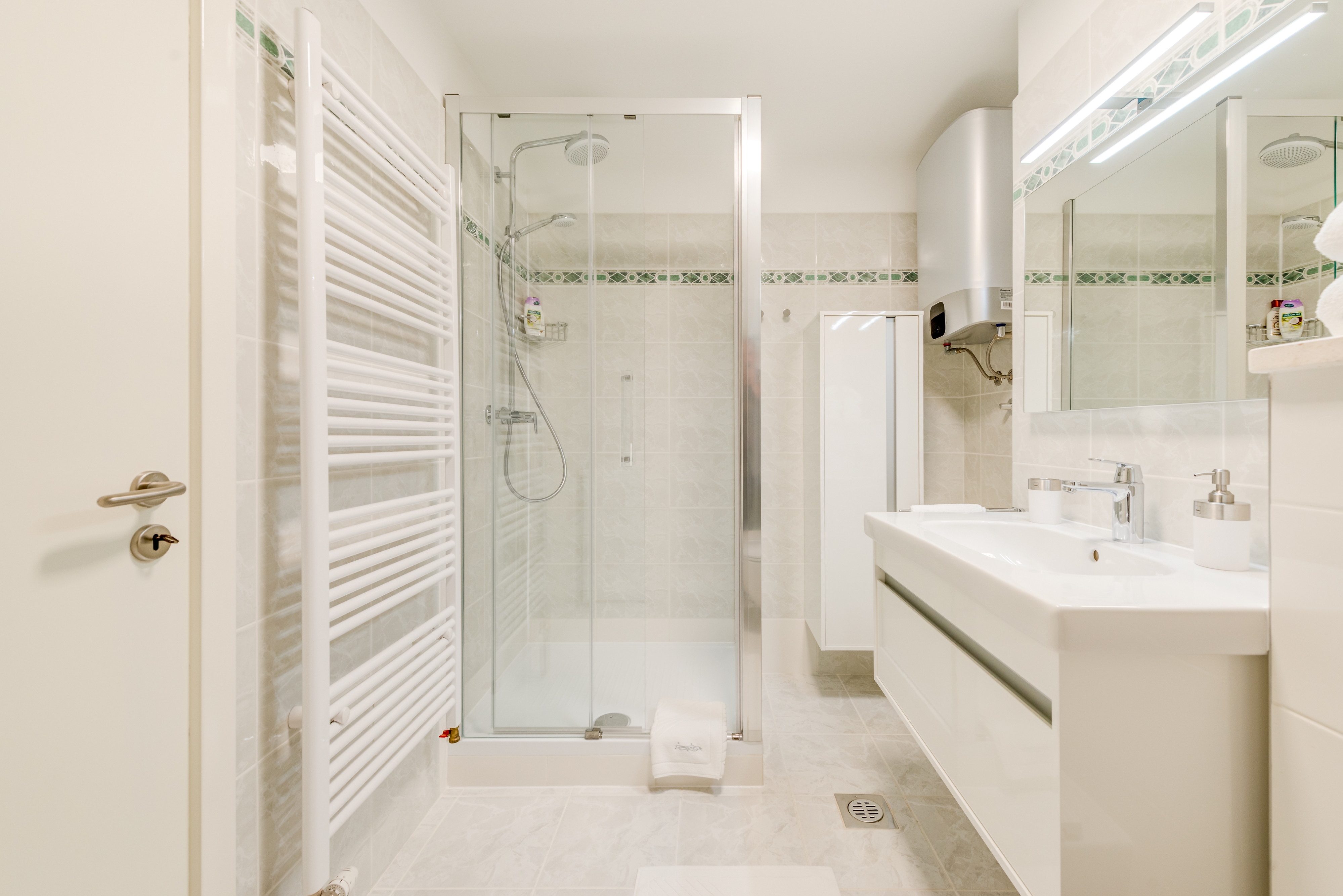 Three bedroom apartment with balcony and sea view Split  A-a