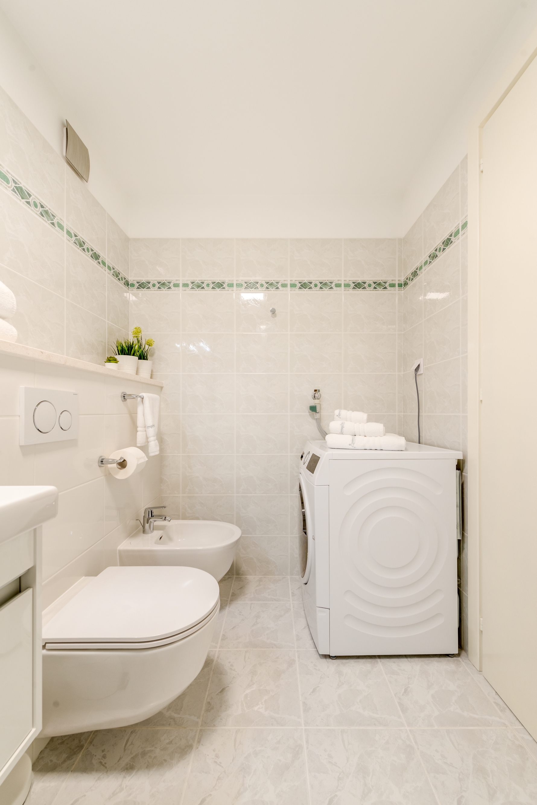 Three bedroom apartment with balcony and sea view Split  A-a