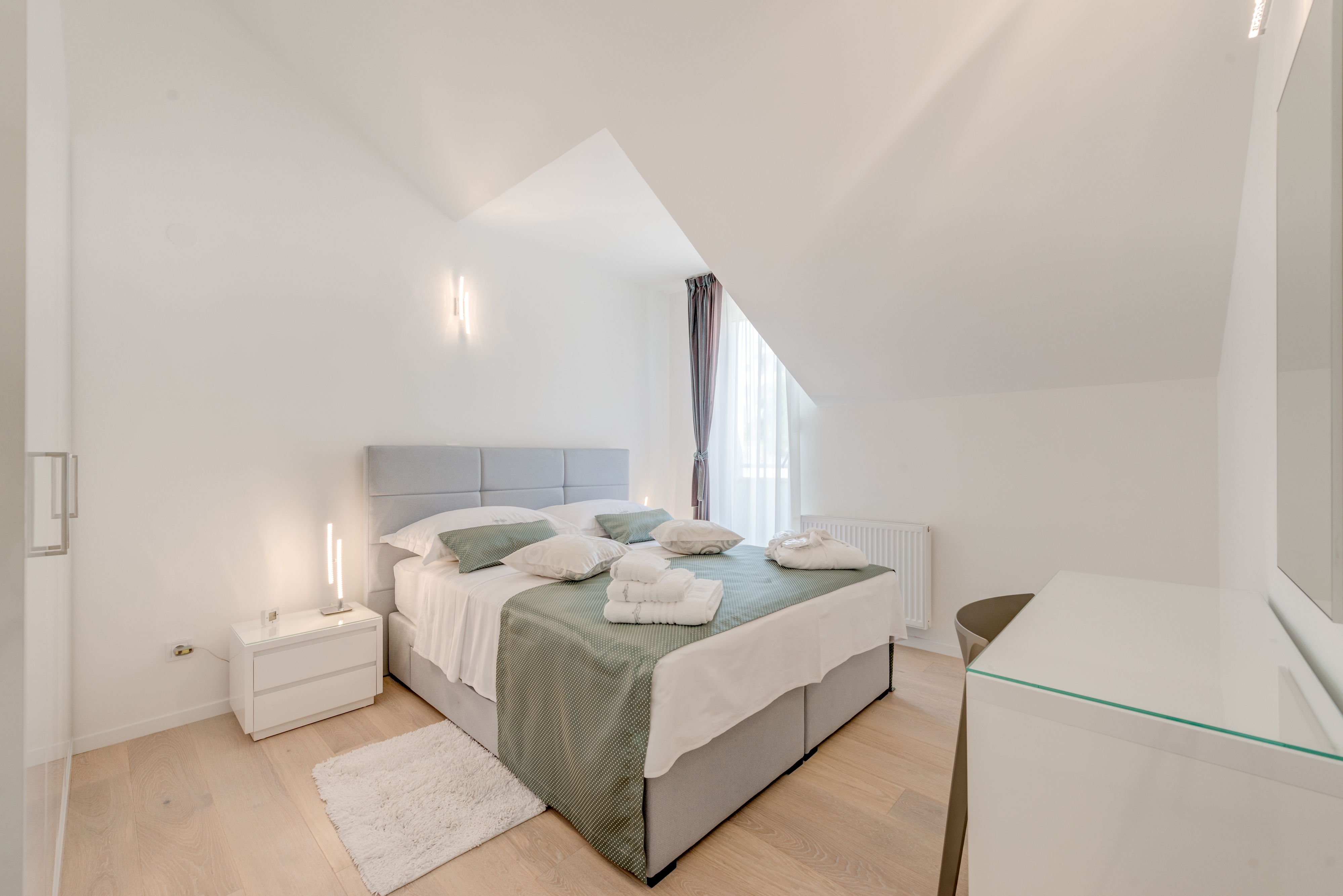 Three bedroom apartment with balcony and sea view Split  A-a