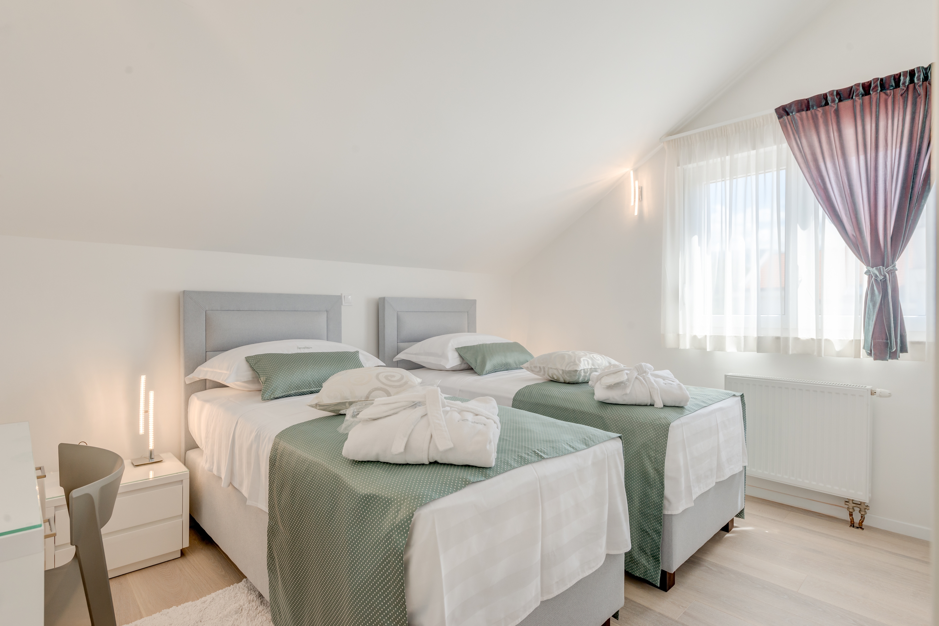 Three bedroom apartment with balcony and sea view Split  A-a