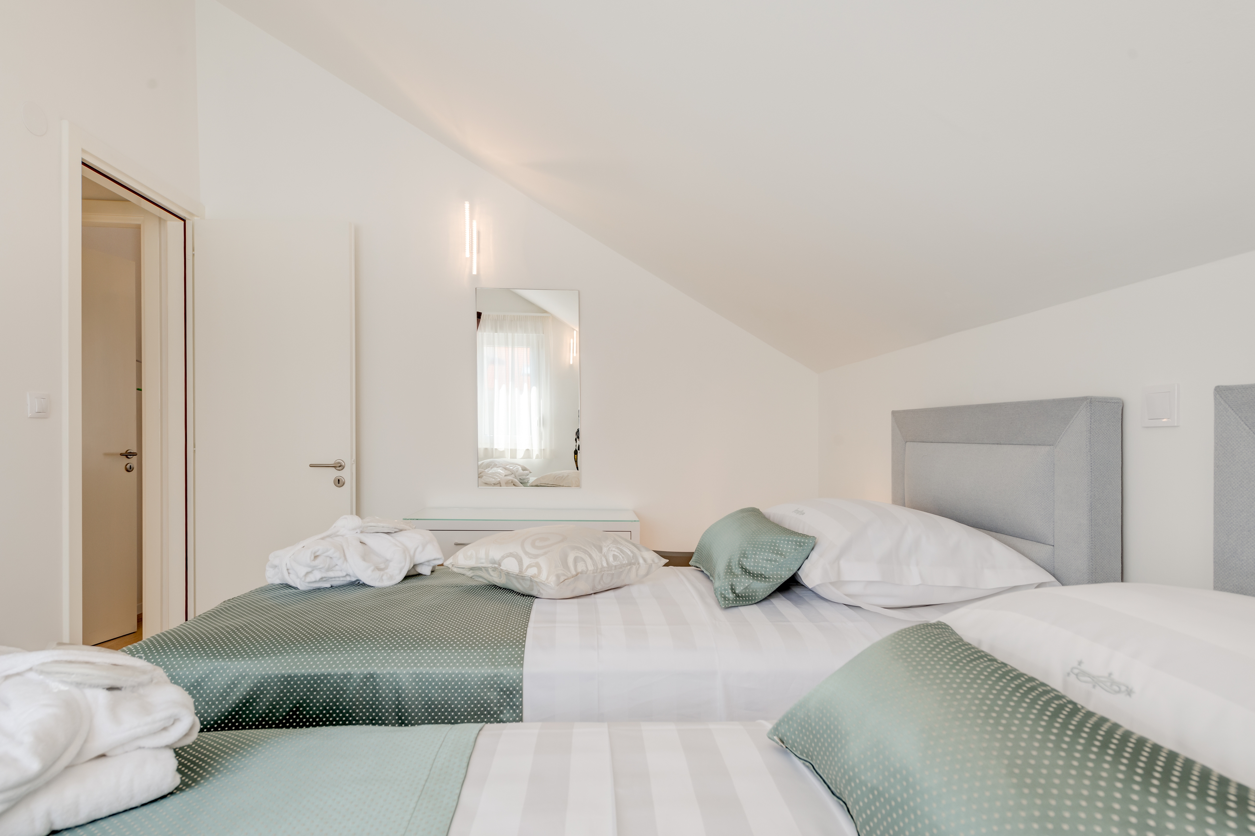 Three bedroom apartment with balcony and sea view Split  A-a