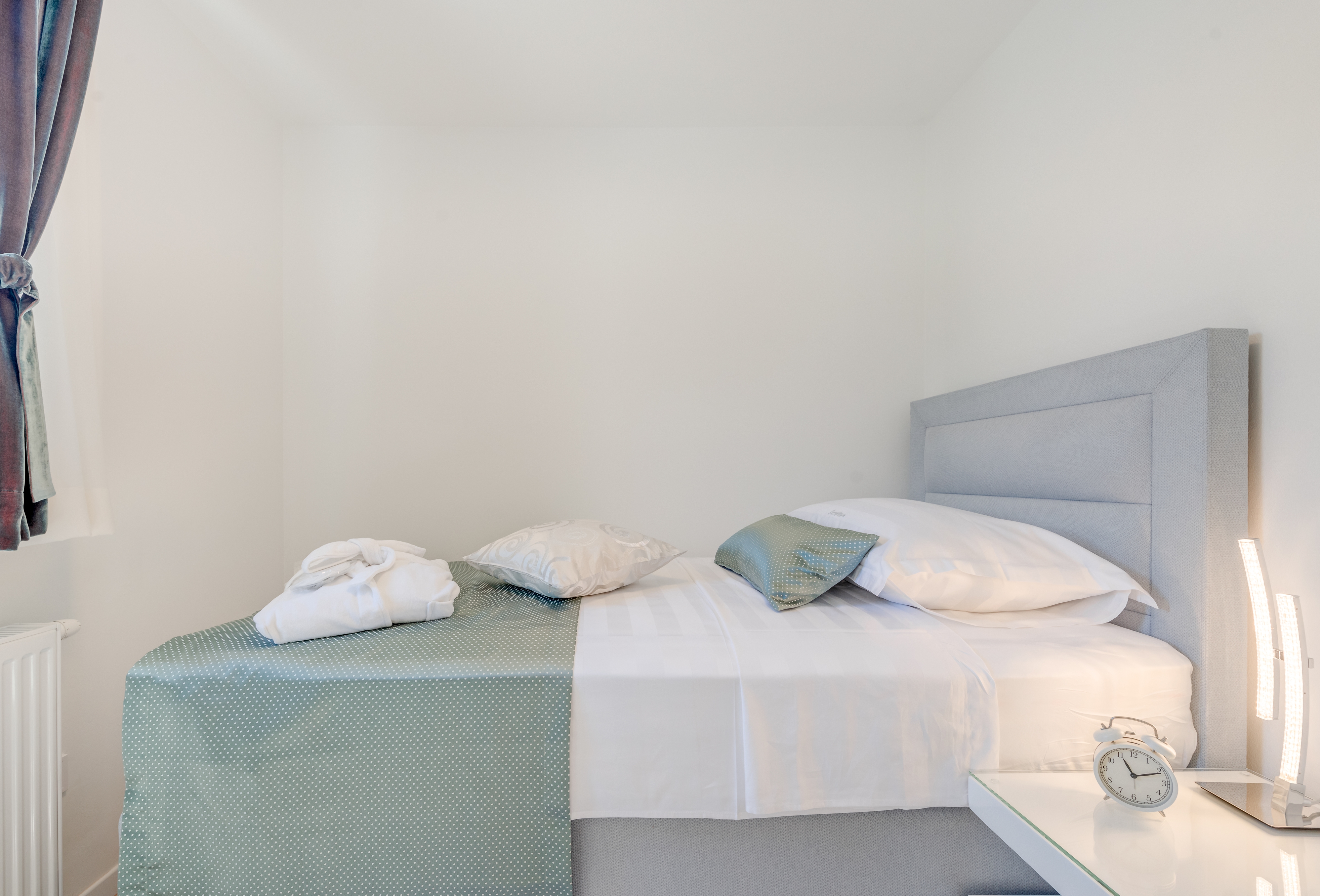 Three bedroom apartment with balcony and sea view Split  A-a