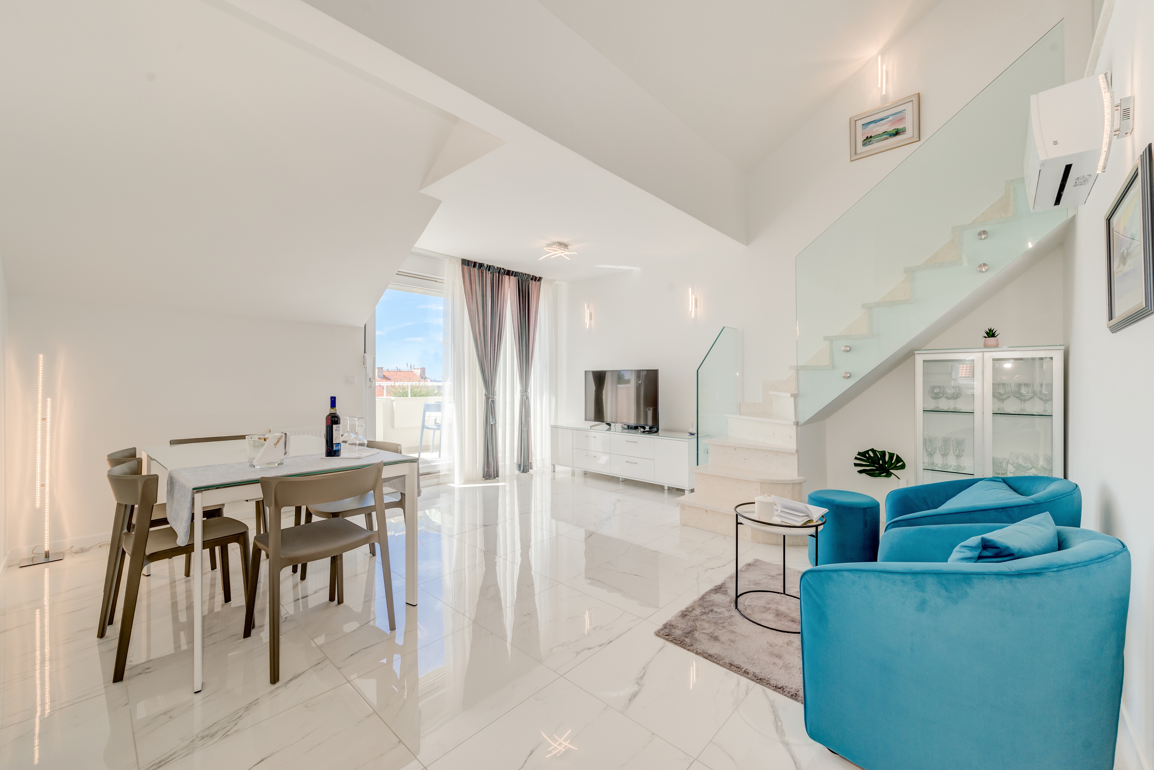 Three bedroom apartment with balcony and sea view Split  A-a