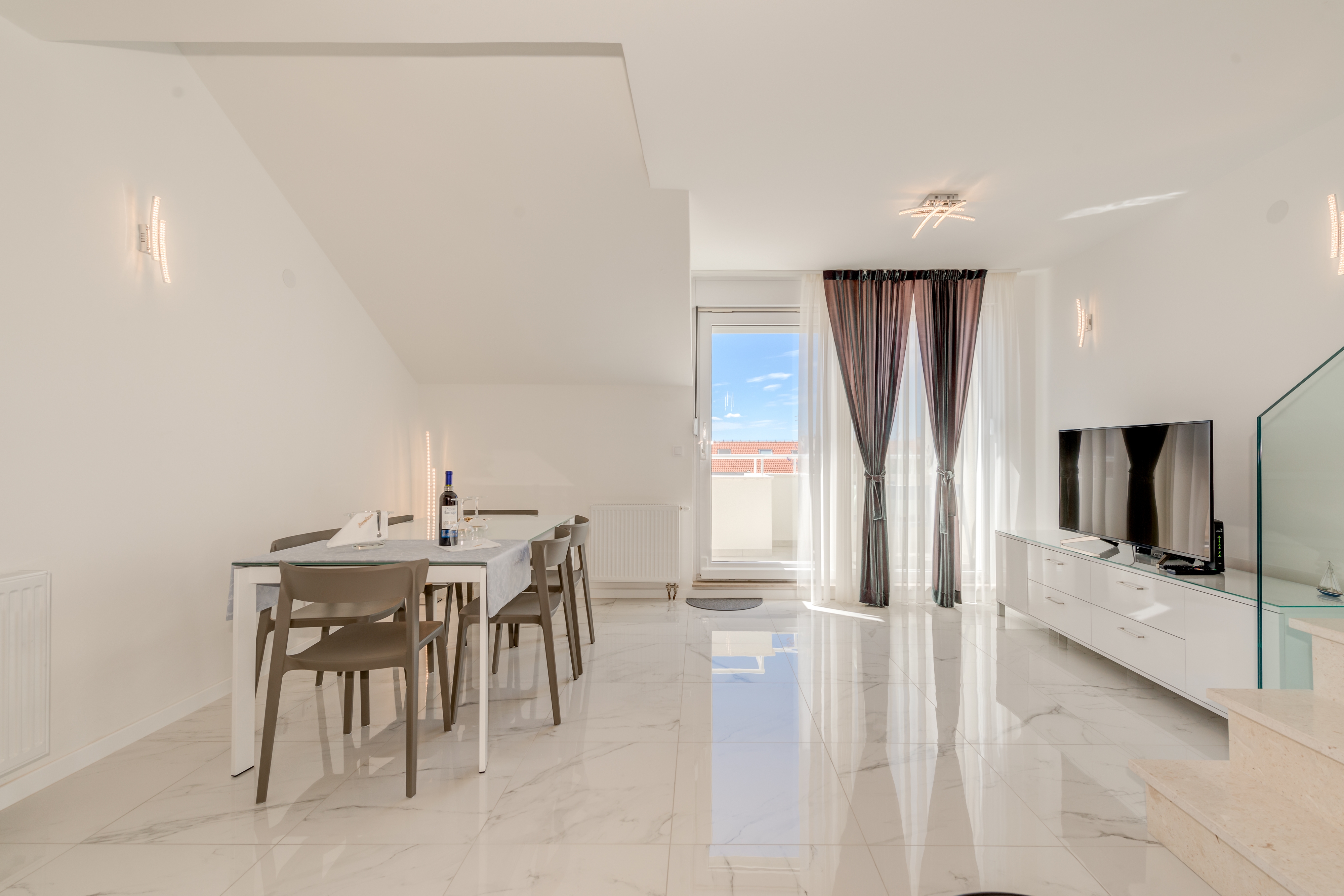 Three bedroom apartment with balcony and sea view Split  A-a