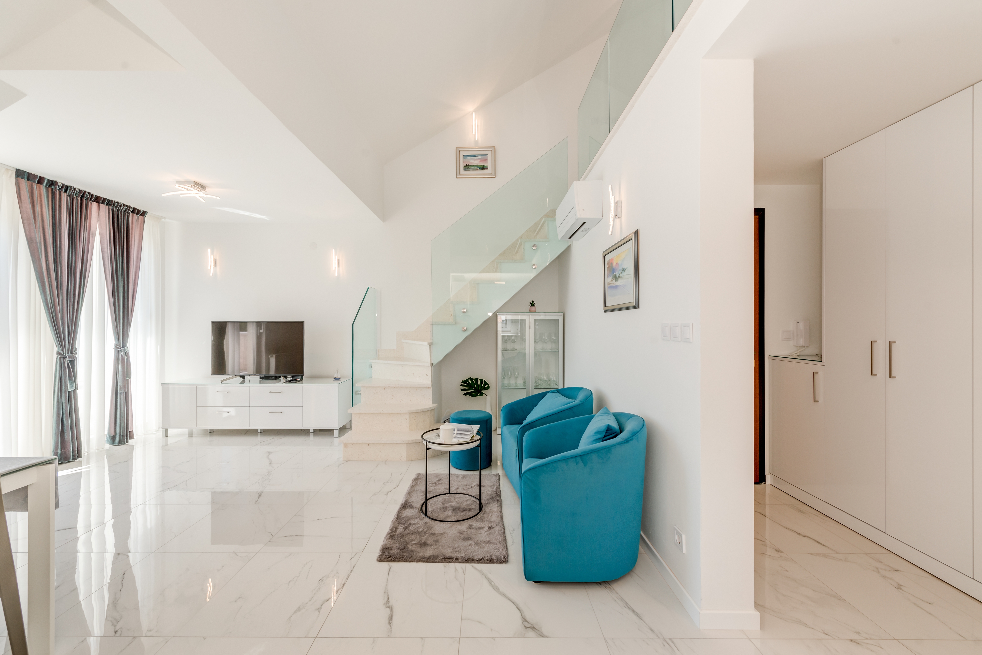 Three bedroom apartment with balcony and sea view Split  A-a