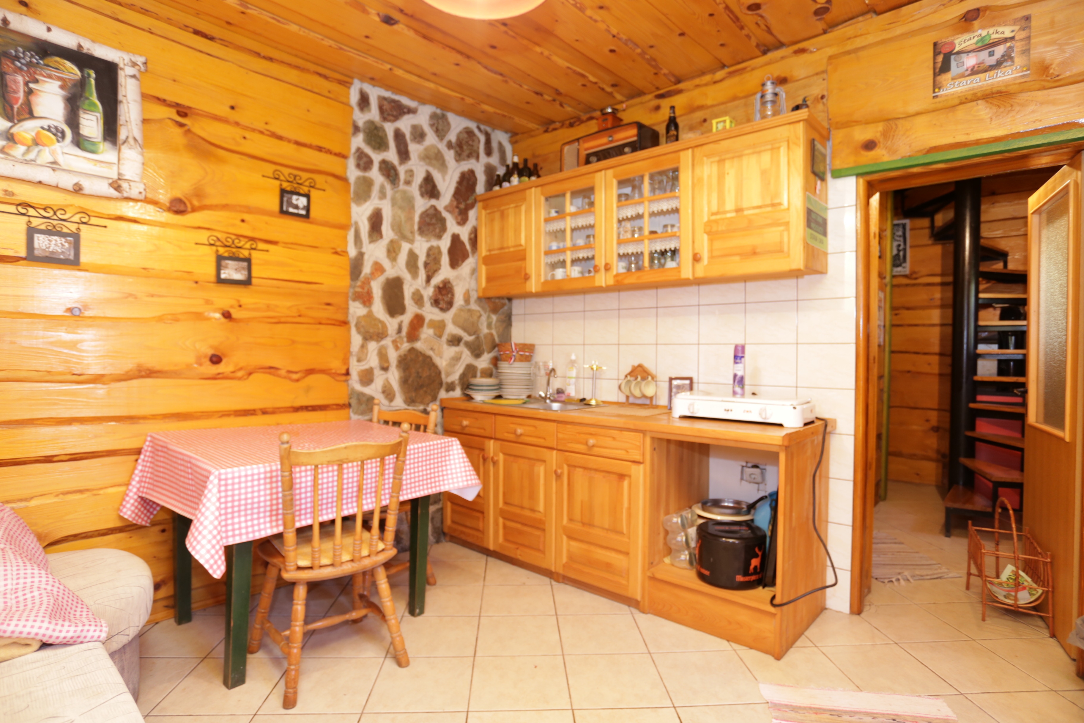Two bedroom apartment (pet friendly) Perušić, Velebit  A-b