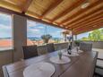 Bibinje, Terrasse dans l’hébergement en type apartment, avec la vue sur la mer et WiFi.