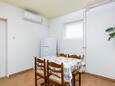 Buzet, Comedor in the apartment, air condition available y WiFi.