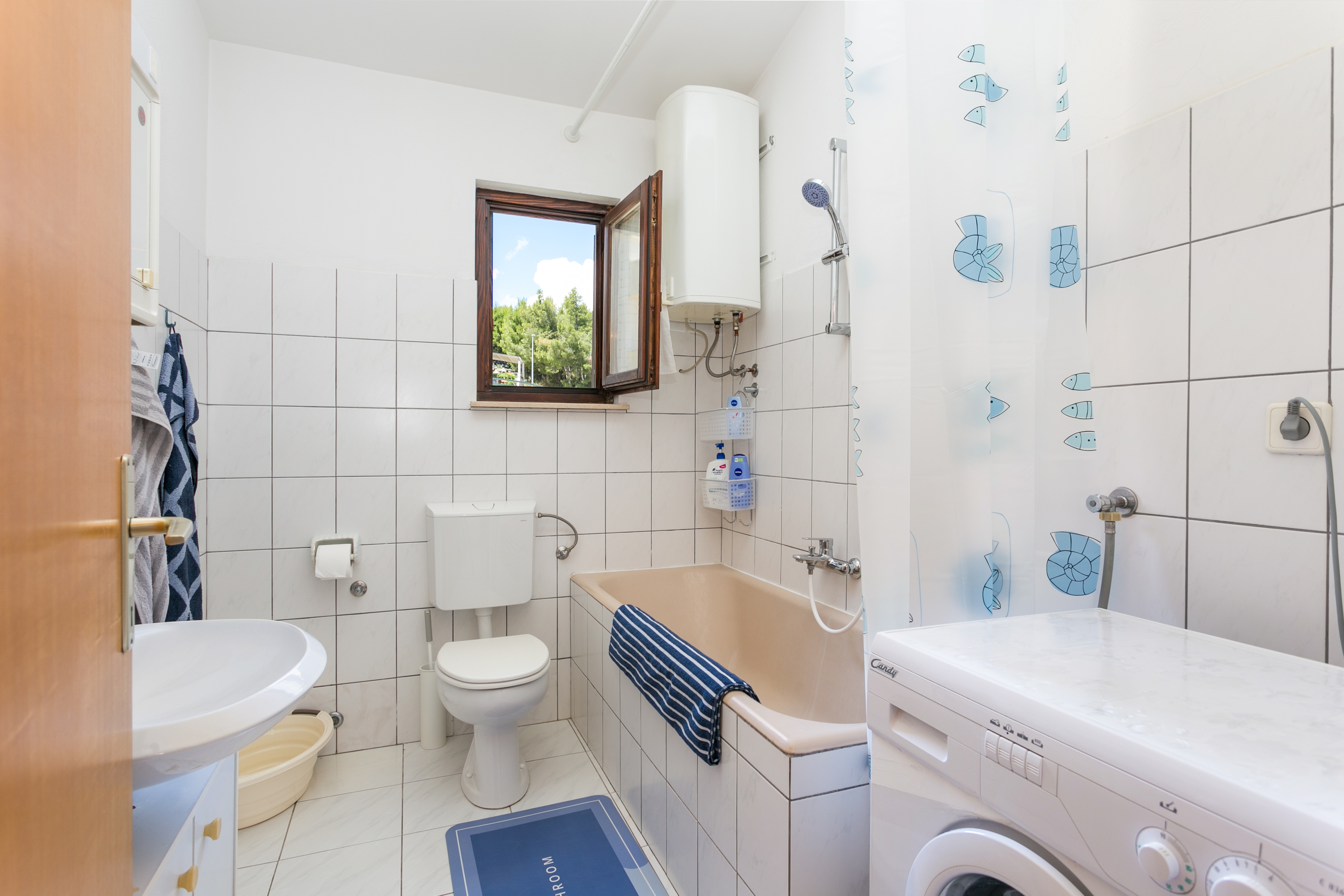 Three bedroom apartment with balcony Podstrana, Split  A-a